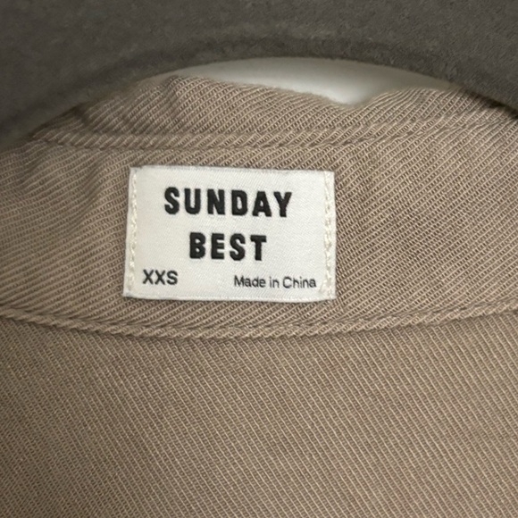 Aritzia Sunday Best army green collared shirt - Picture 3 of 4